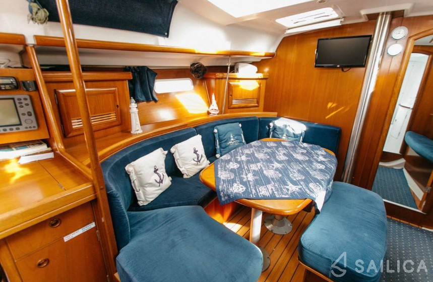 Oceanis 393 - Yacht Charter Sailica