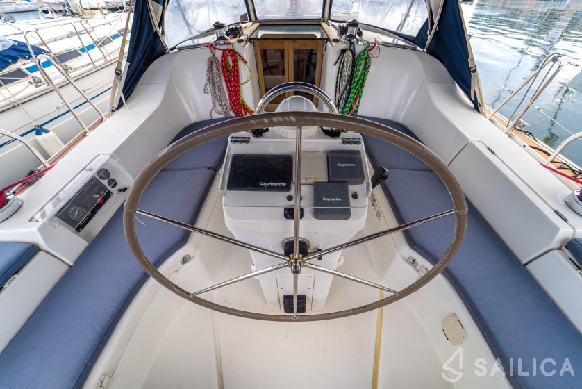 Oceanis 393 - Yacht Charter Sailica