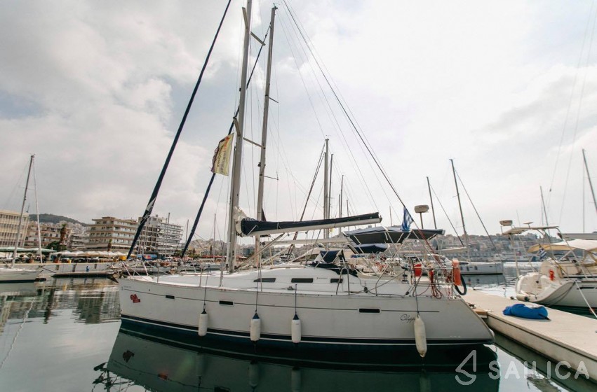 Oceanis 393 - Yacht Charter Sailica