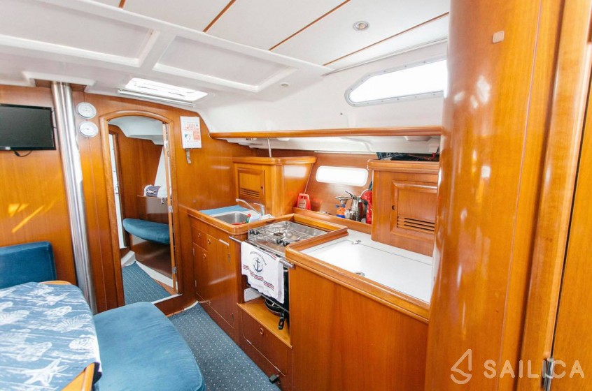 Oceanis 393 - Yacht Charter Sailica