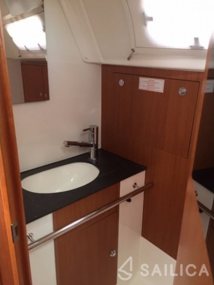 Bavaria 35 Cruiser - Yacht Charter Sailica