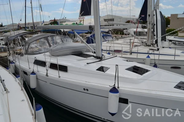 Hanse 415 - Yacht Charter Sailica