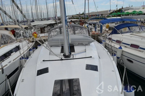 Hanse 415 - Yacht Charter Sailica