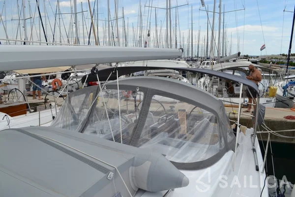 Hanse 415 - Yacht Charter Sailica