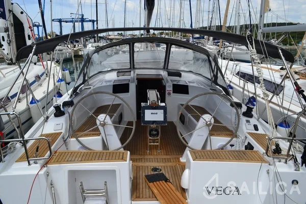 Hanse 415 - Yacht Charter Sailica