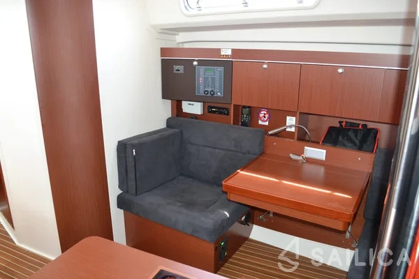 Hanse 415 - Yacht Charter Sailica