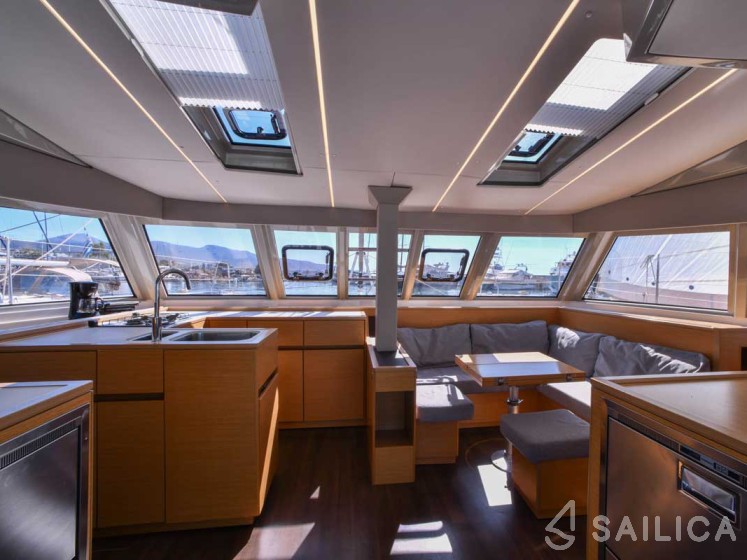 Nautitech 46 Fly - Yacht Charter Sailica