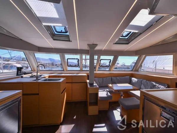 Nautitech 46 Fly - Yacht Charter Sailica