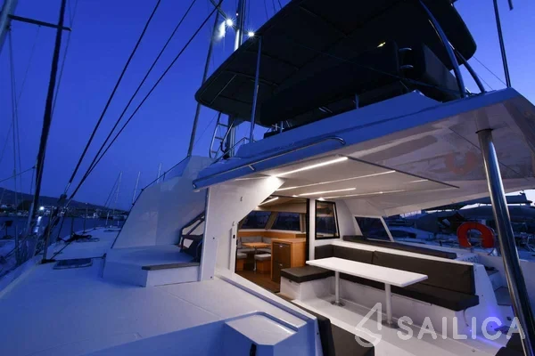 Nautitech 46 Fly - Yacht Charter Sailica