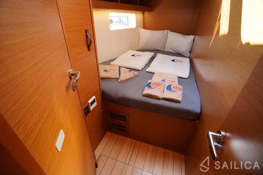 Jeanneau 54 - Yacht Charter Sailica