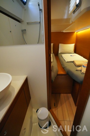 Jeanneau 54 - Yacht Charter Sailica
