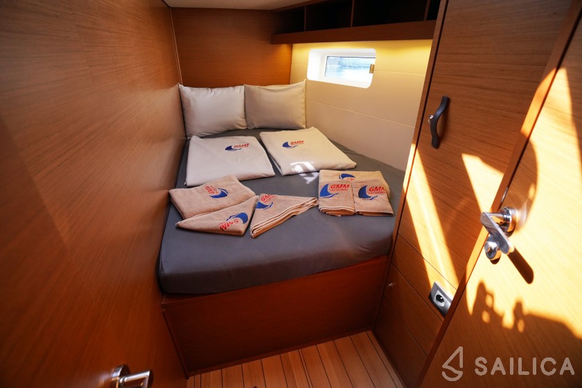 Jeanneau 54 - Yacht Charter Sailica