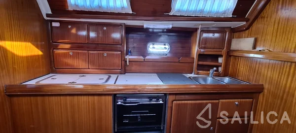 Bavaria 42 - Yacht Charter Sailica