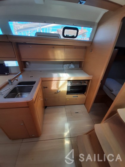 Dufour 412 GL - Yacht Charter Sailica