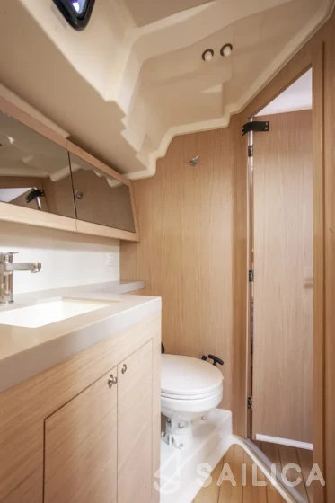 Oceanis 51.1 - Yacht Charter Sailica