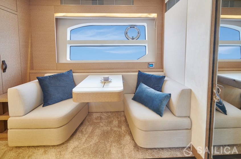 Prestige 590 Fly - Yacht Charter Sailica