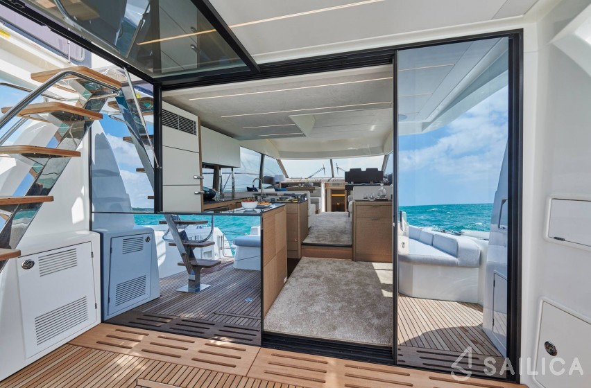 Prestige 590 Fly - Yacht Charter Sailica