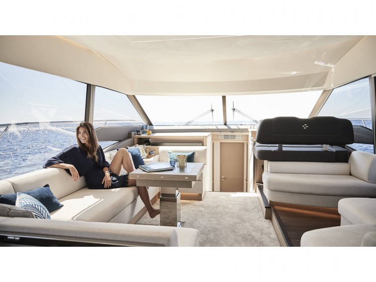 Prestige 590 Fly - Yacht Charter Sailica