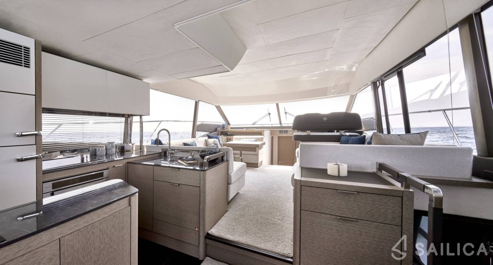 Prestige 590 Fly - Yacht Charter Sailica