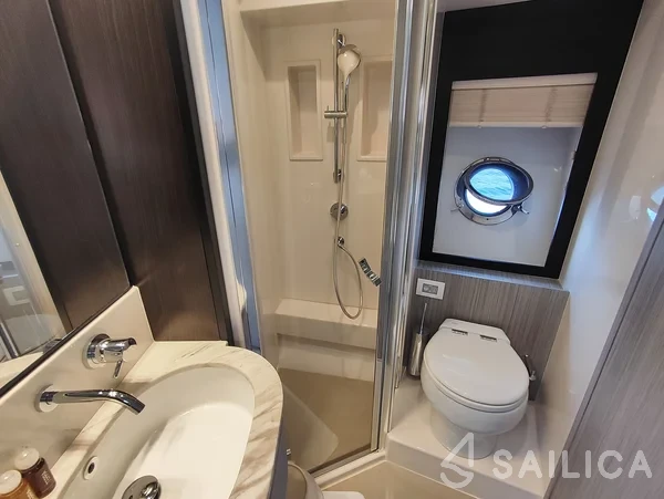 Azimut 55 - Yacht Charter Sailica