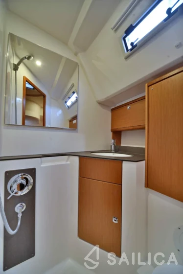 Bavaria 46 Cruiser - Yacht Charter Sailica