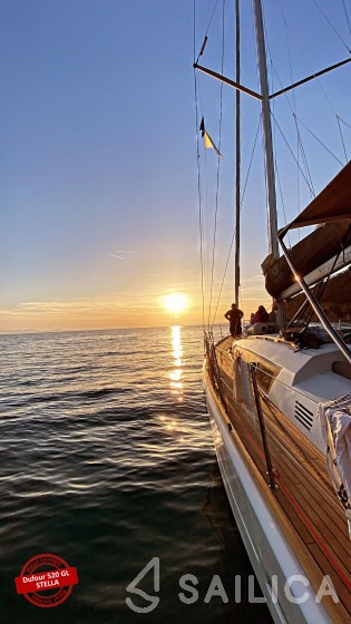 Dufour 520 GL - Yacht Charter Sailica