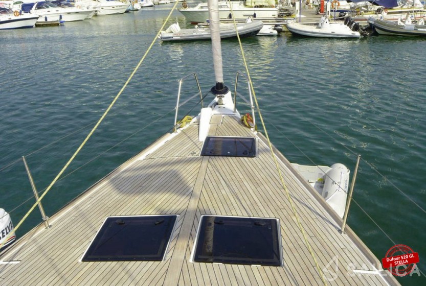 Dufour 520 GL - Yacht Charter Sailica