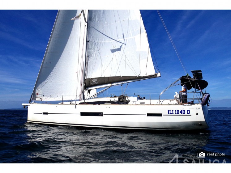 Dufour 520 GL - Yacht Charter Sailica
