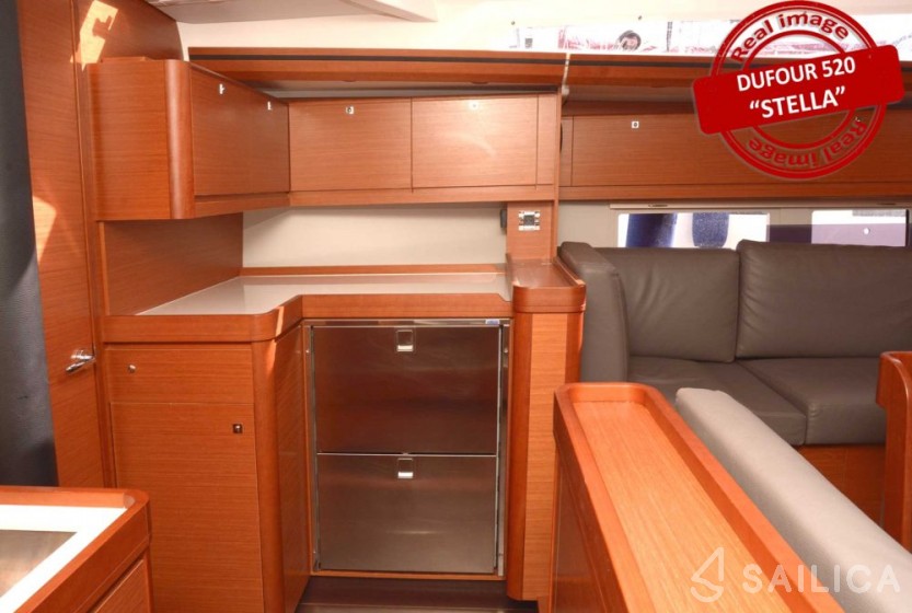 Dufour 520 GL - Yacht Charter Sailica