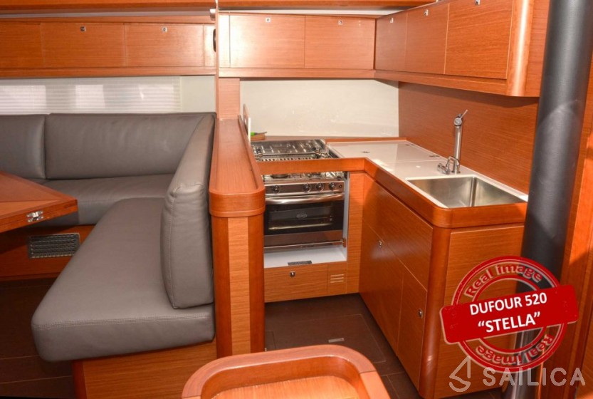 Dufour 520 GL - Yacht Charter Sailica