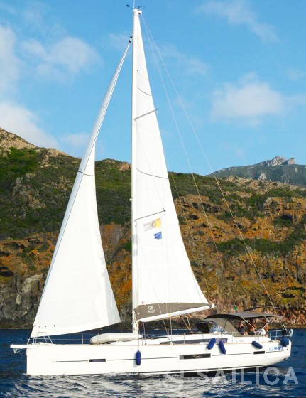 Dufour 520 GL - Yacht Charter Sailica
