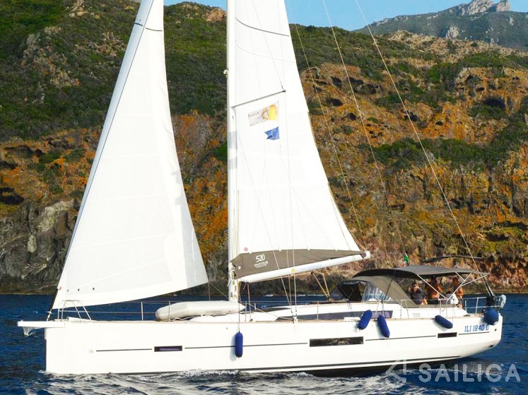 Dufour 520 GL - Yacht Charter Sailica
