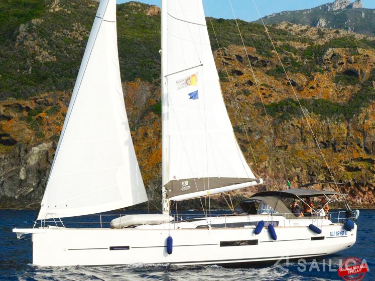 Dufour 520 GL - Yacht Charter Sailica