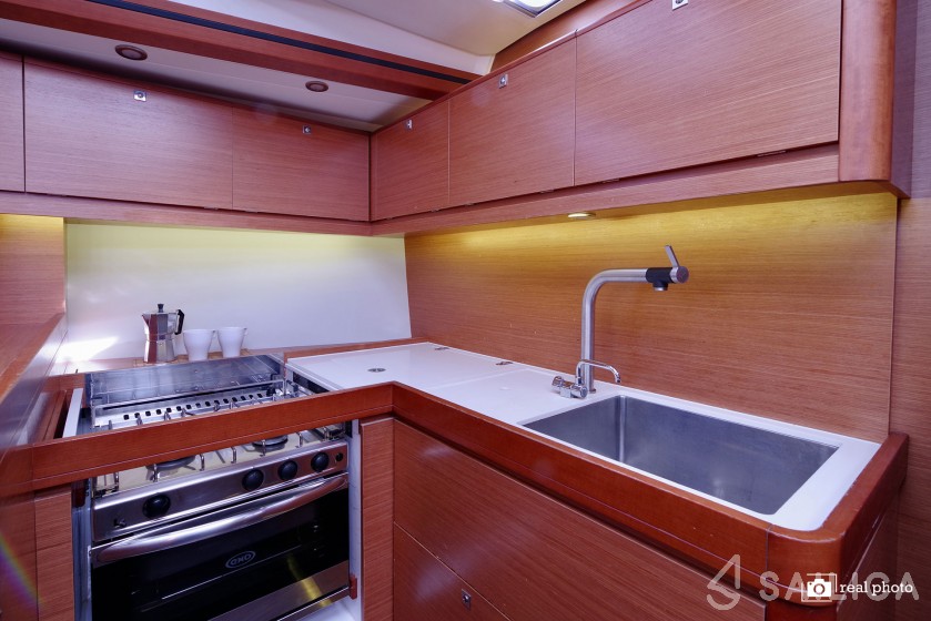Dufour 520 GL - Yacht Charter Sailica