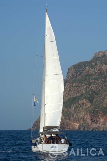 Dufour 520 GL - Yacht Charter Sailica