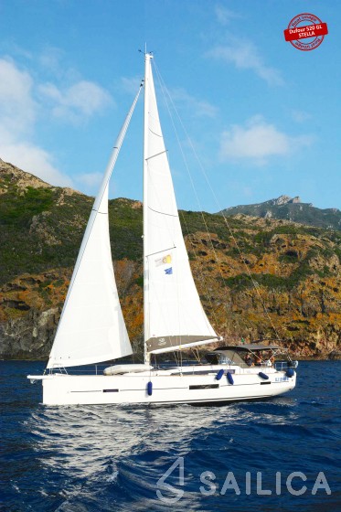 Dufour 520 GL - Yacht Charter Sailica