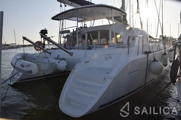 Lagoon 380 - Yacht Charter Sailica