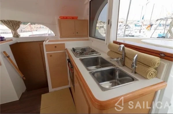 Lagoon 380 - Yacht Charter Sailica
