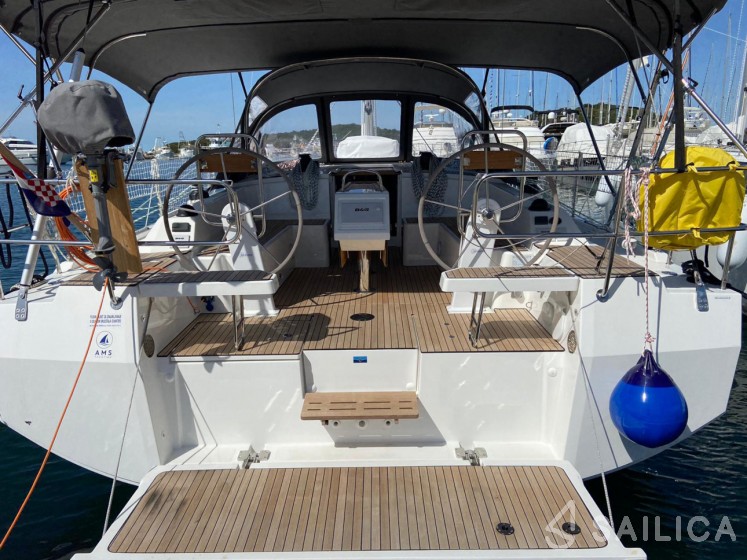 Bavaria C42 - Yacht Charter Sailica