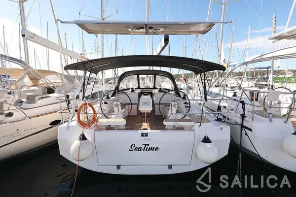 Bavaria C42 - Yacht Charter Sailica