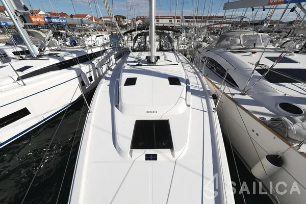 Bavaria C42 - Yacht Charter Sailica