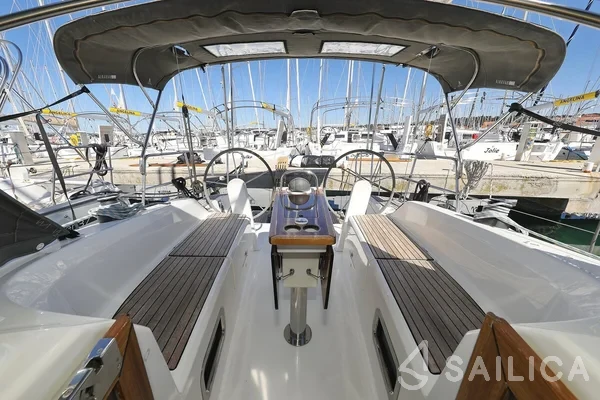 Bavaria 34 Cruiser - Yacht Charter Sailica