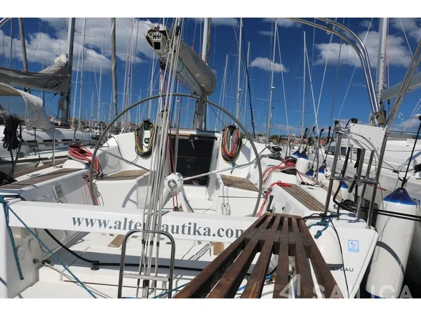 First 35 - Yacht Charter Sailica