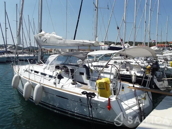 First 35 - Yacht Charter Sailica