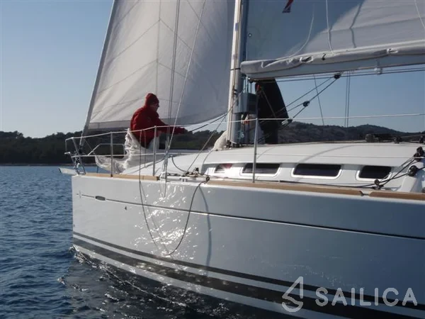 First 35 - Yacht Charter Sailica