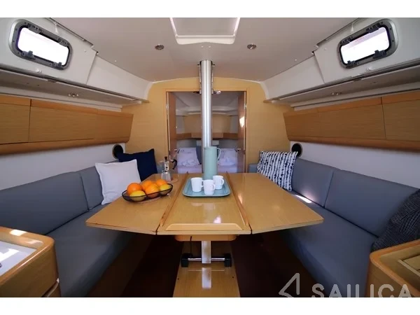 First 35 - Yacht Charter Sailica