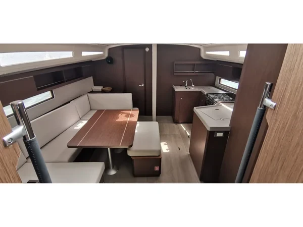 Oceanis 40.1 - Yacht Charter Sailica