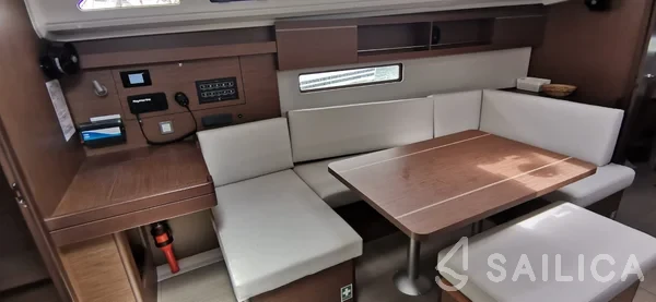 Oceanis 40.1 - Yacht Charter Sailica