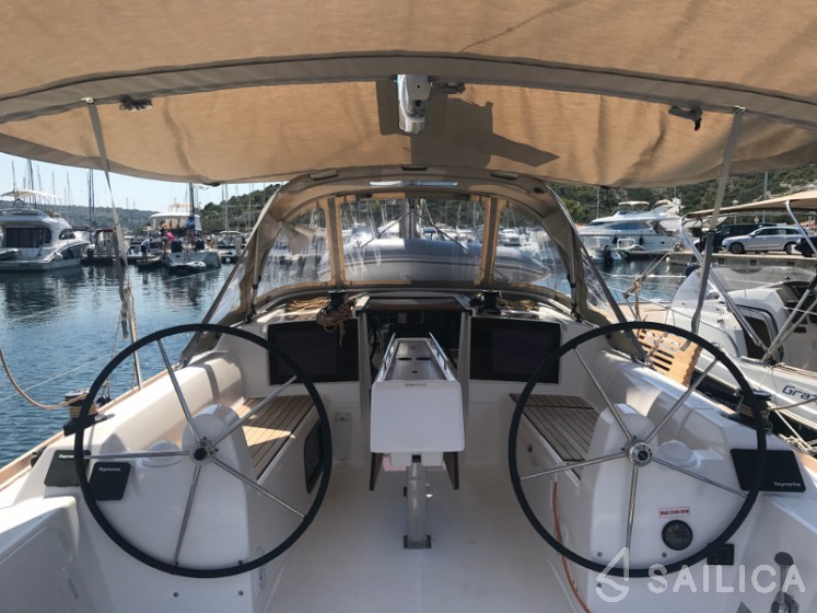 Dufour 310 GL - Yacht Charter Sailica