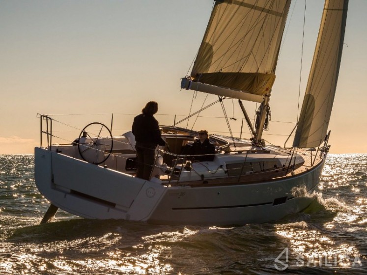 Dufour 310 GL - Yacht Charter Sailica